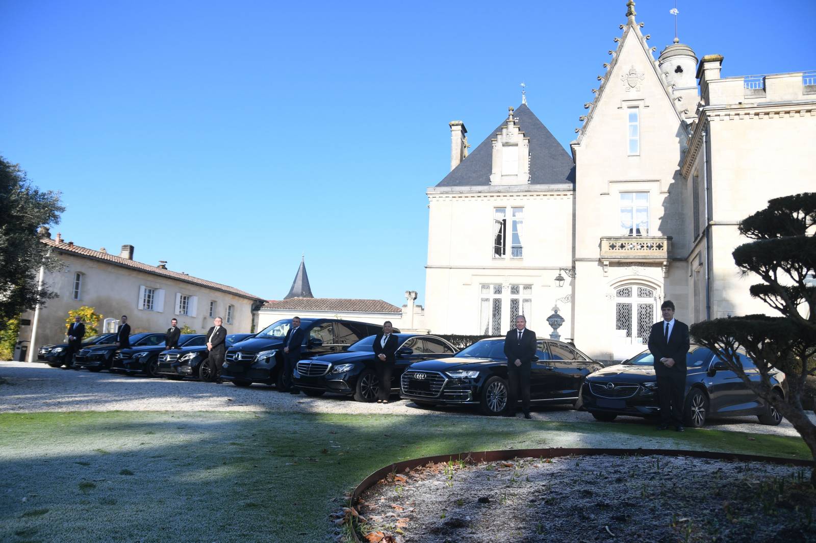 Réserver une navette avec chauffeur privé VTC alternative au Taxi entre votre entreprise Bordeaux et sa région  et l'aéroport Bordeaux Mérignac ou la gare saint Jean Bordeaux