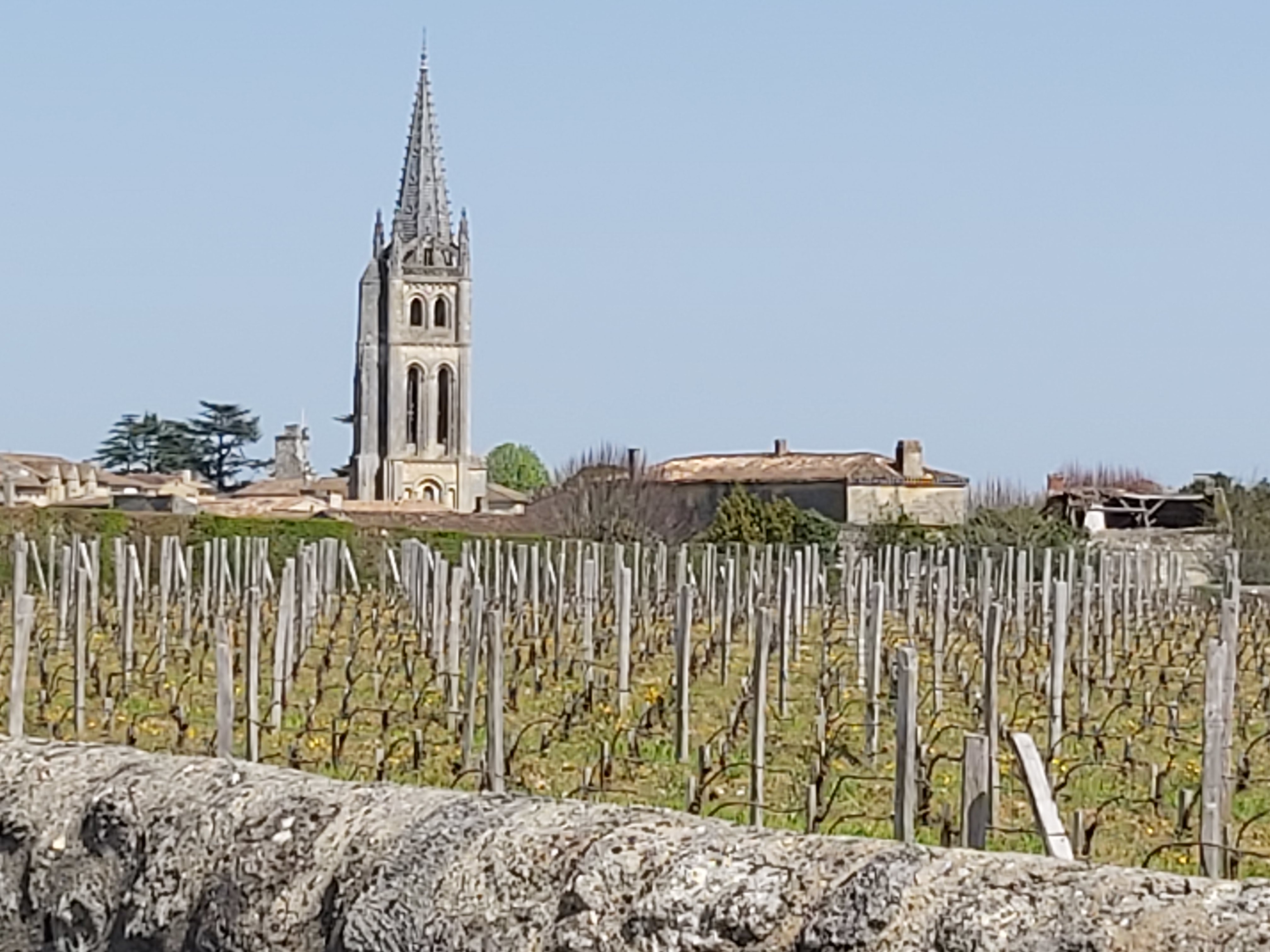 Réserver un transport avec chauffeur privé vtc de Bordeaux vers Saint Emilion ou inversement